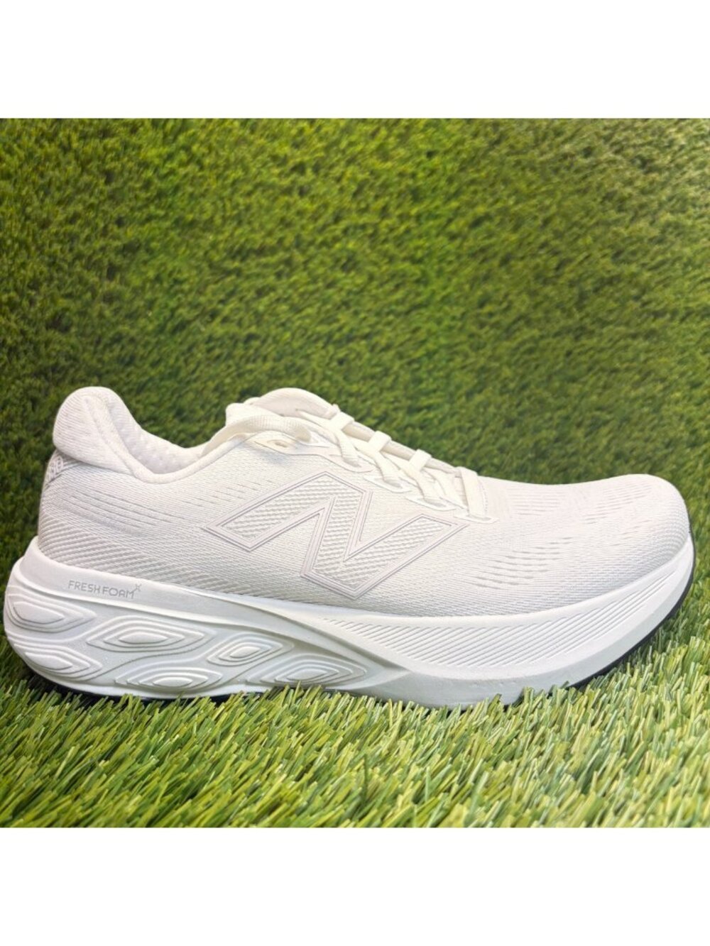 New Balance Fresh Foam X 880v15 Womens Size 8 White Running Shoes Sneakers
